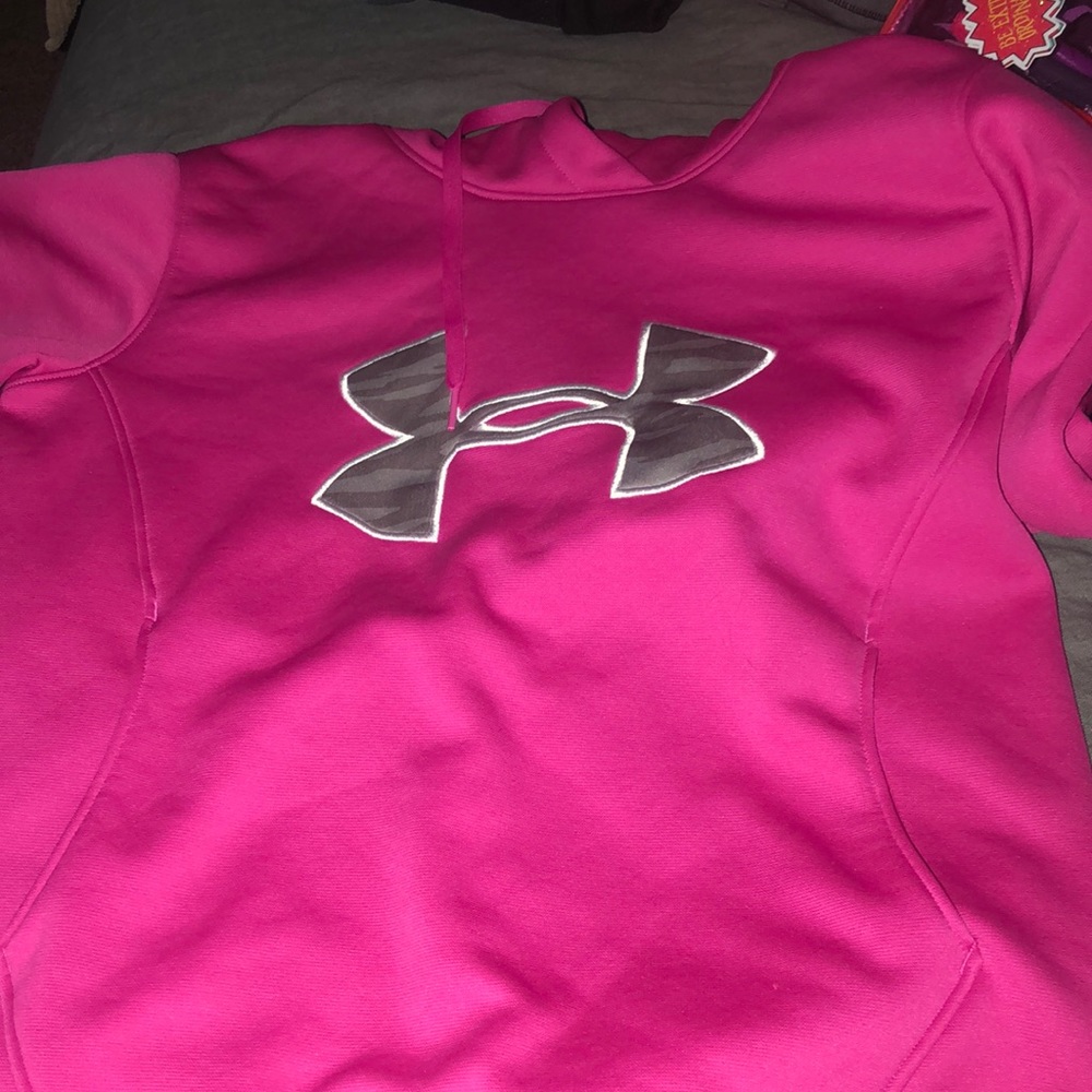 Size Small Woman’s Under Armour Sweatshirt. NEVER WORN!!